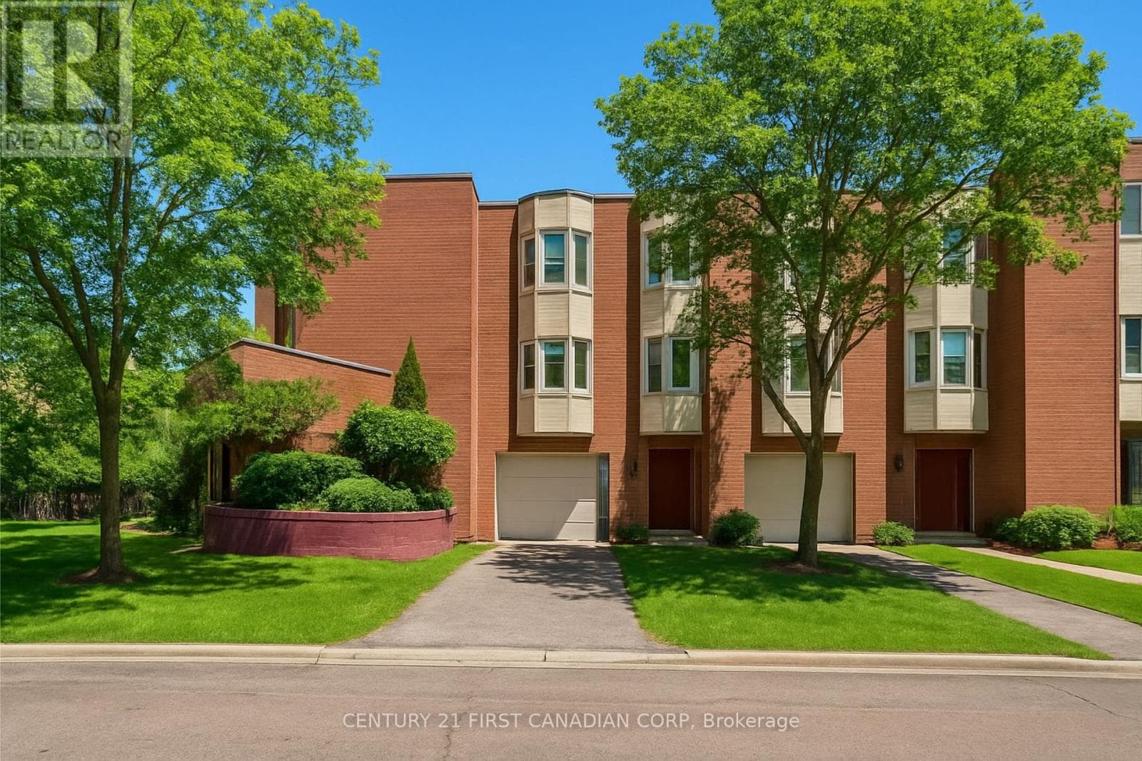 3 - 703 WINDERMERE ROAD photo 3