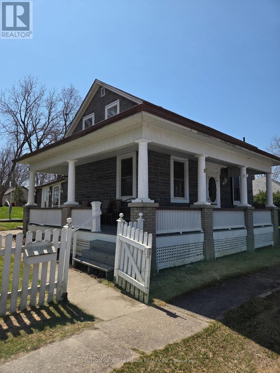 3 bed 1 bath single family at 54 MUNRO STREET — $499,900