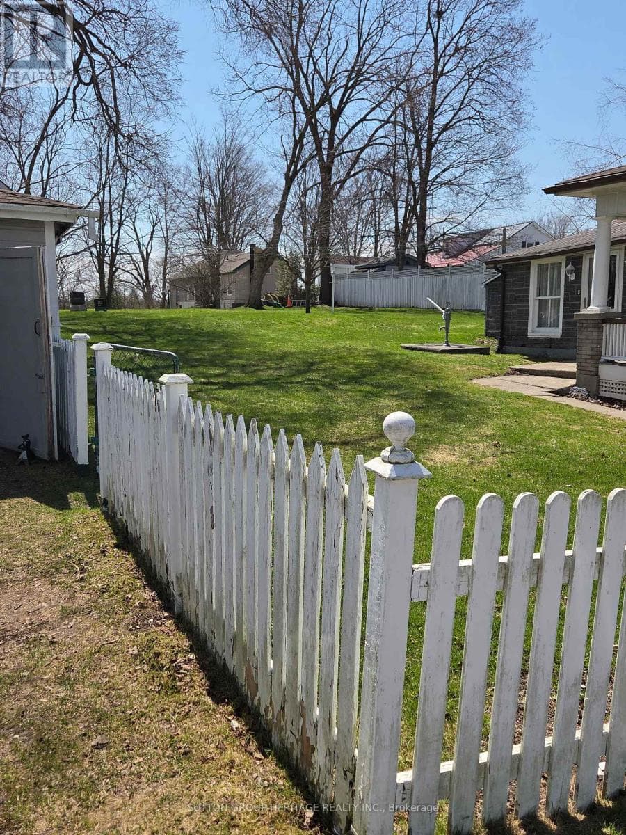 54 MUNRO STREET photo 5