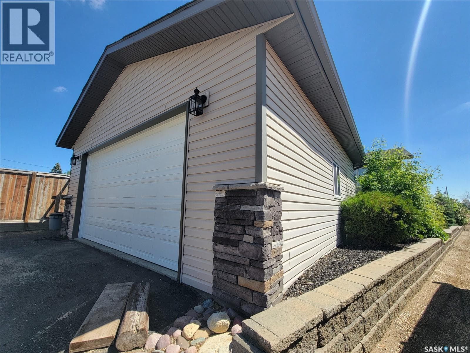 4702 Leader STREET photo 2