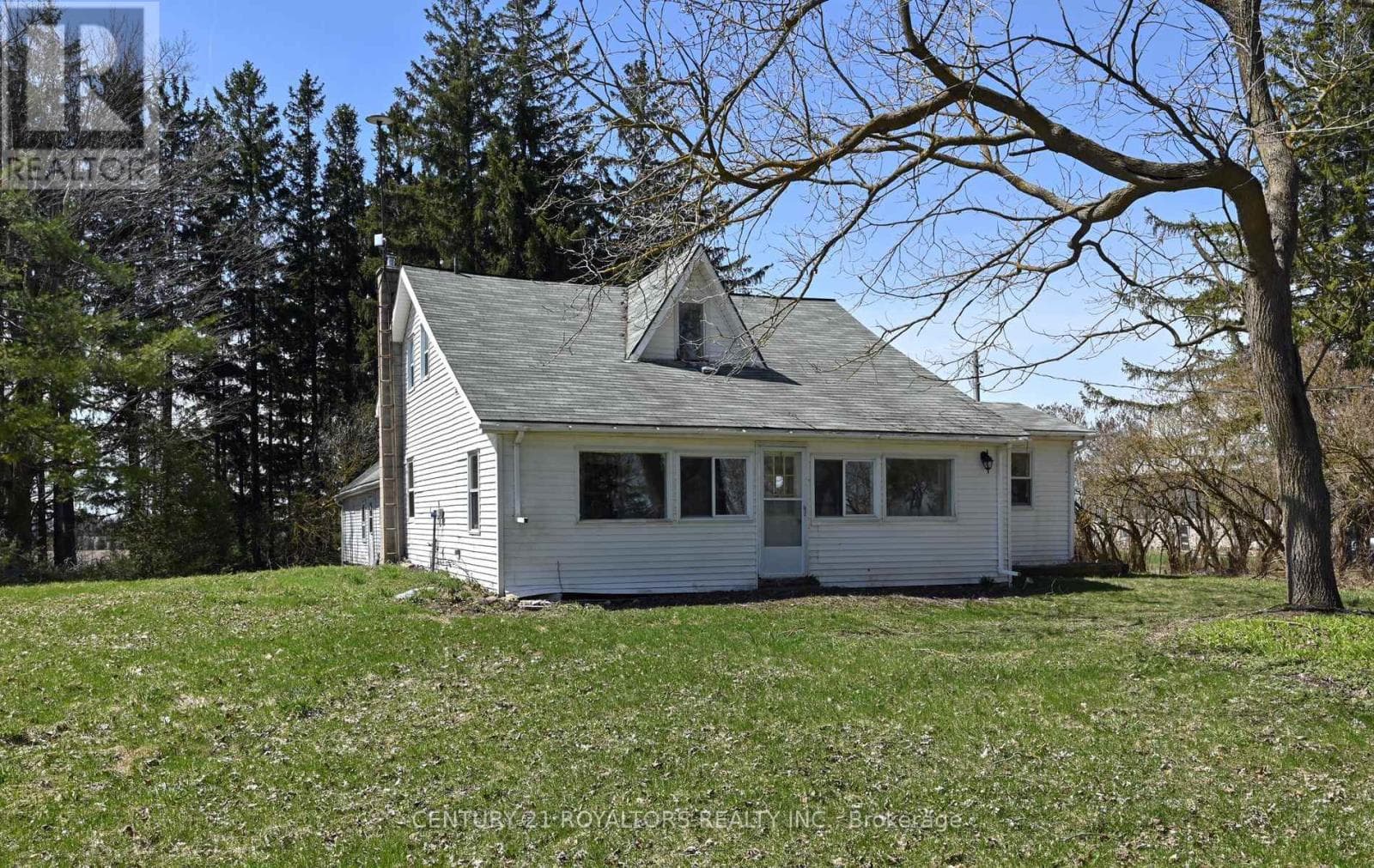 5 bed 3 bath single family at 215274 10TH LINE — $1,084,000