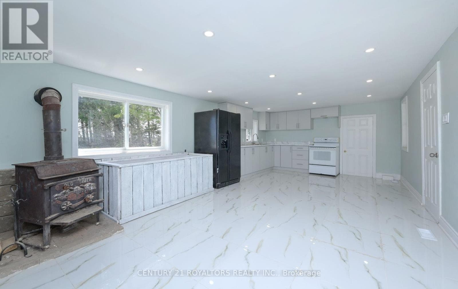 215274 10TH LINE photo 5