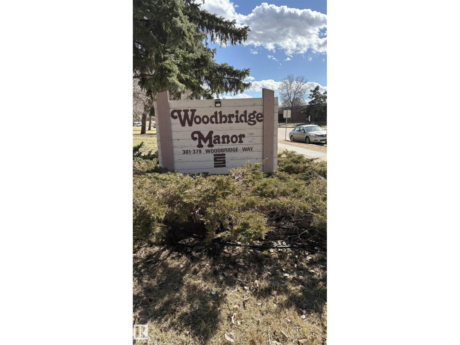 #102 379 WOODBRIDGE WY photo 2