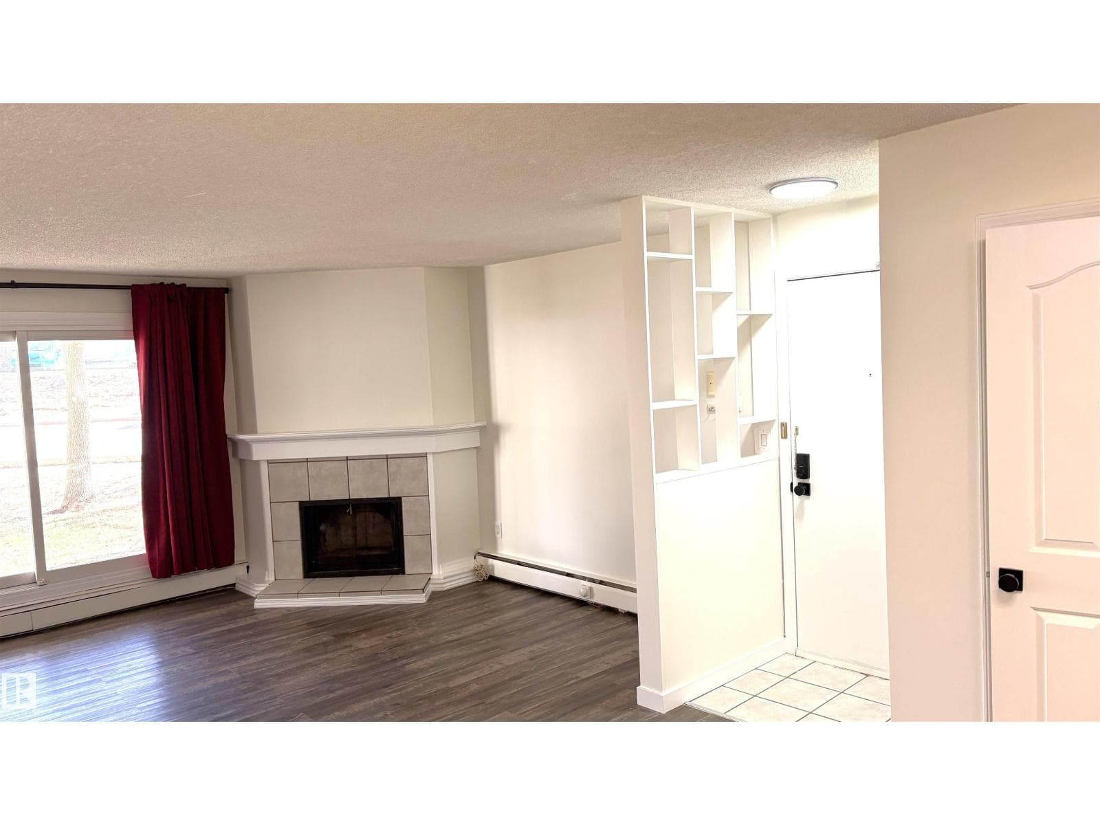 #102 379 WOODBRIDGE WY photo 4