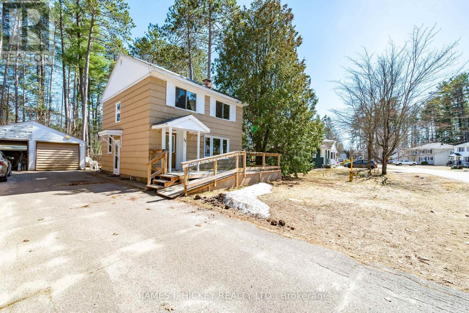 3 bed 1 bath single family at 34 FARADAY CRESCENT — $319,900