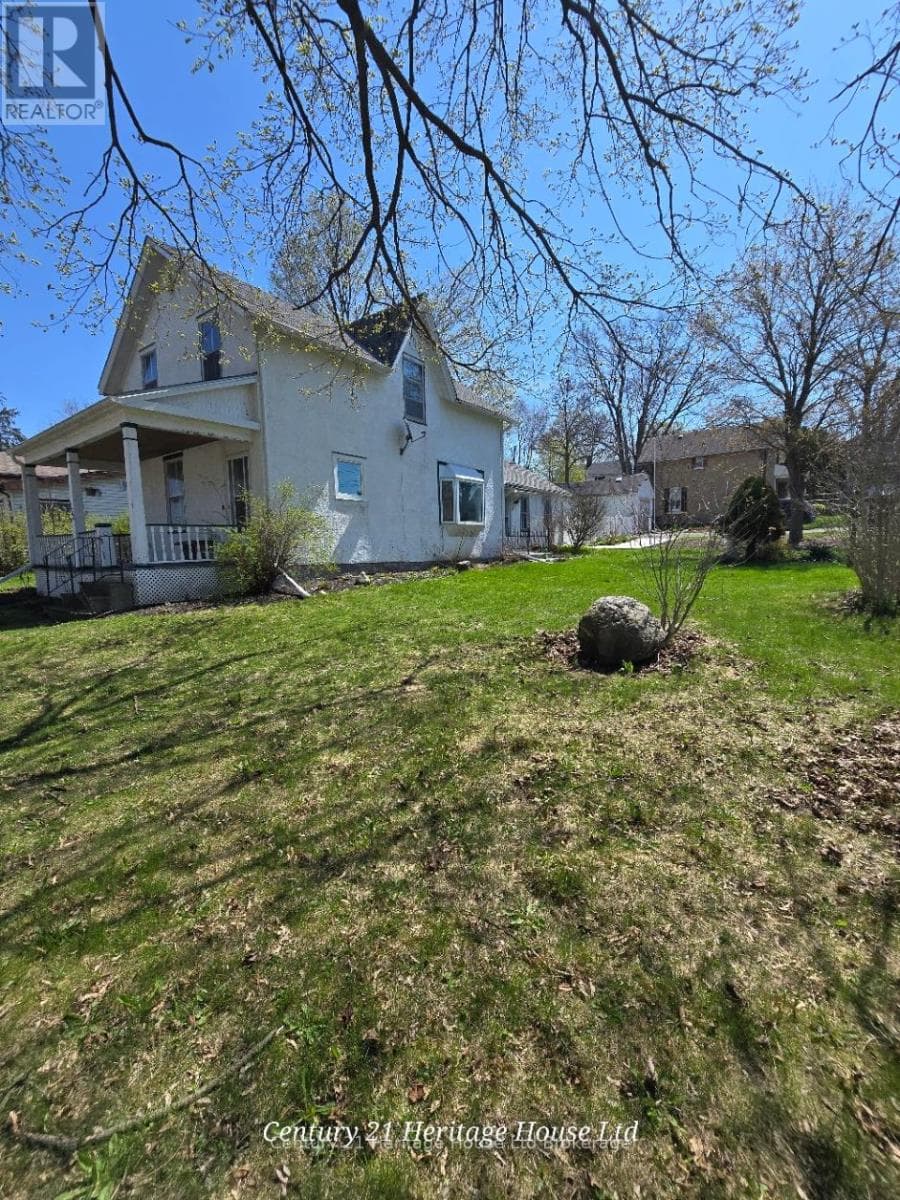 152 CHARLES STREET E photo 2