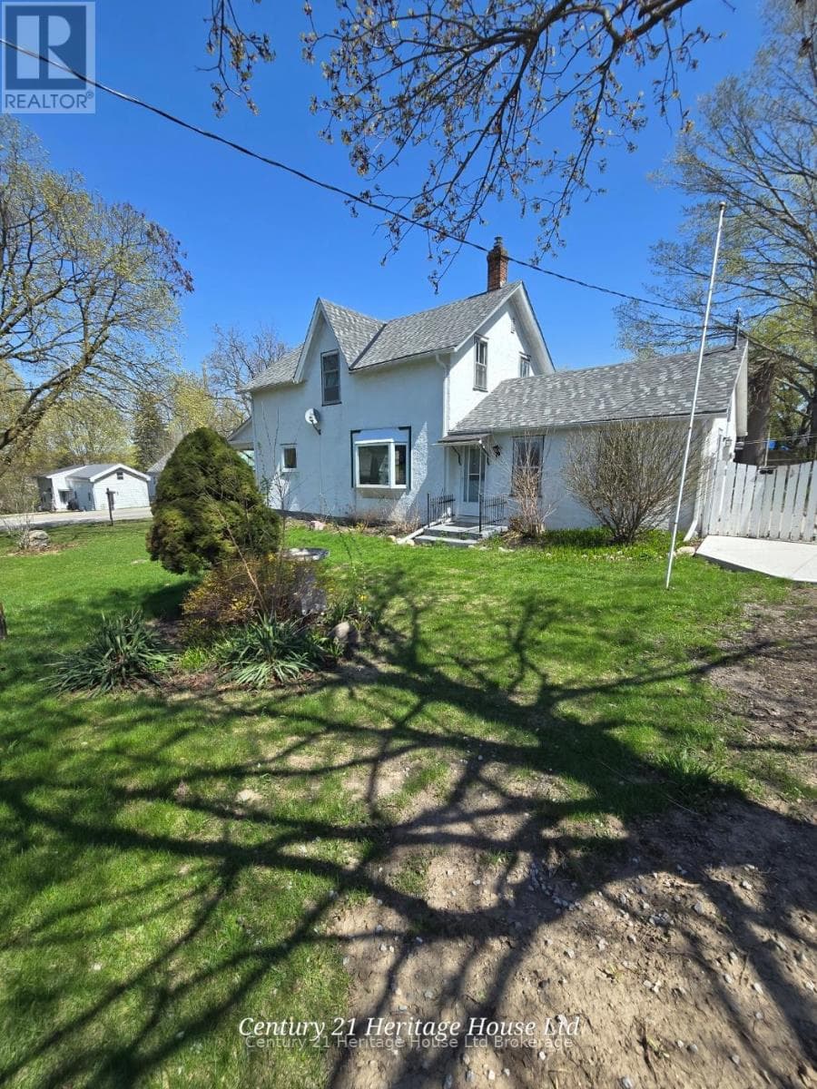 152 CHARLES STREET E photo 3