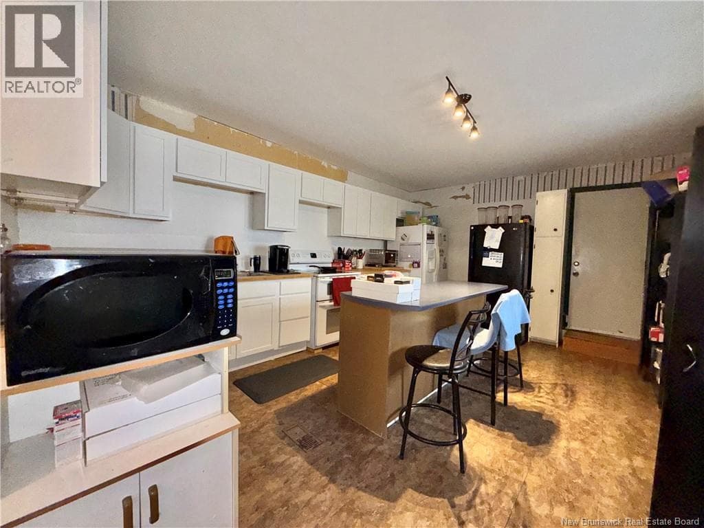13 Lake Avenue photo 3