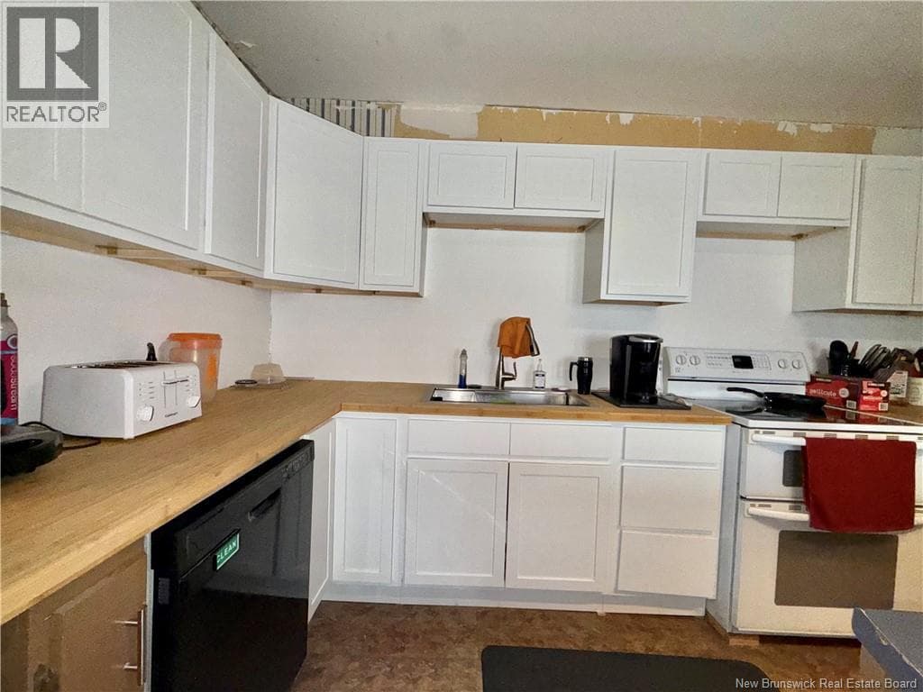 13 Lake Avenue photo 4