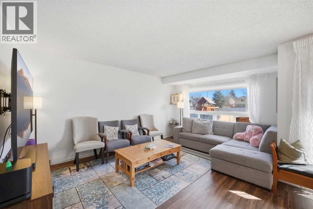 80 Martinglen Way NE photo 4