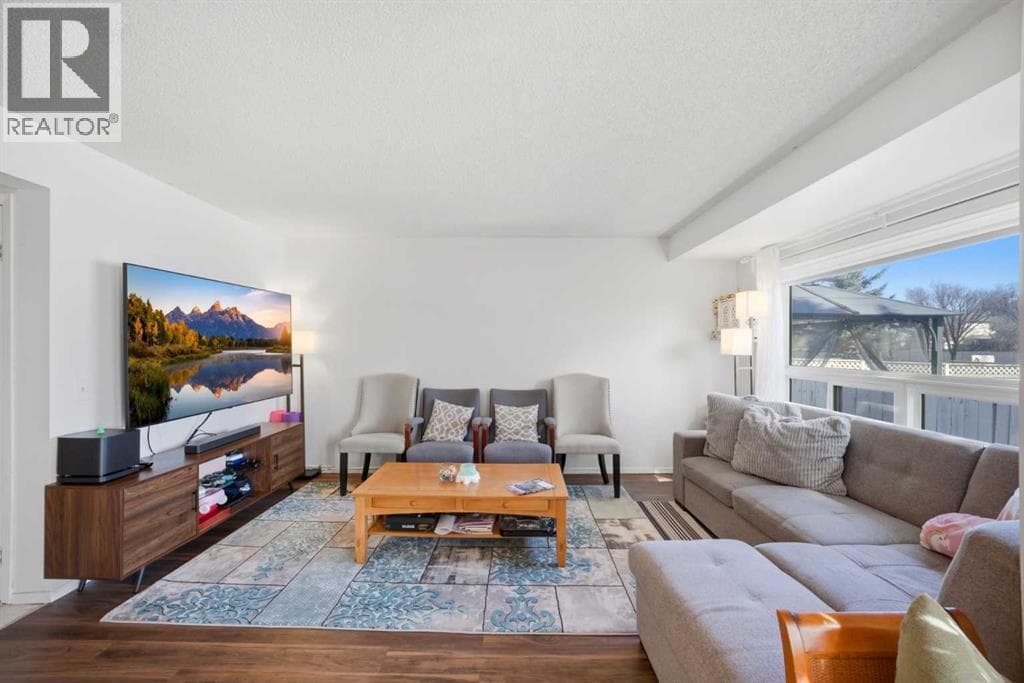 80 Martinglen Way NE photo 5