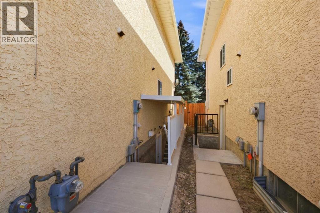 80 Martinglen Way NE photo 3