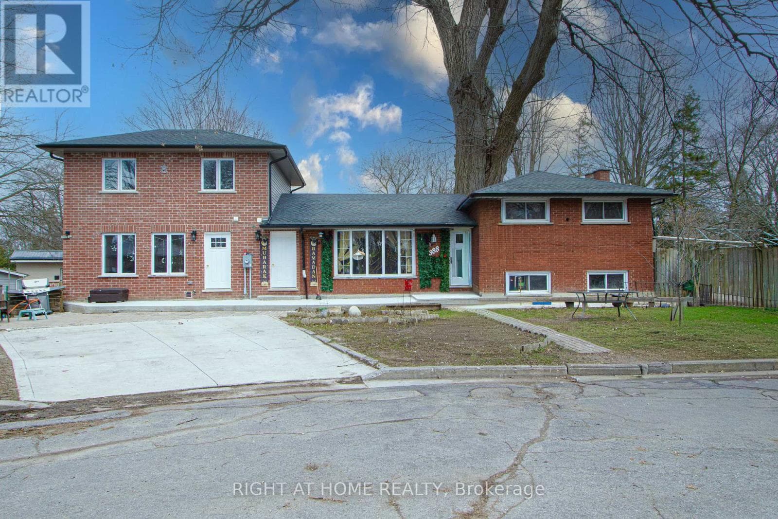 388 VESTA PLACE photo 3