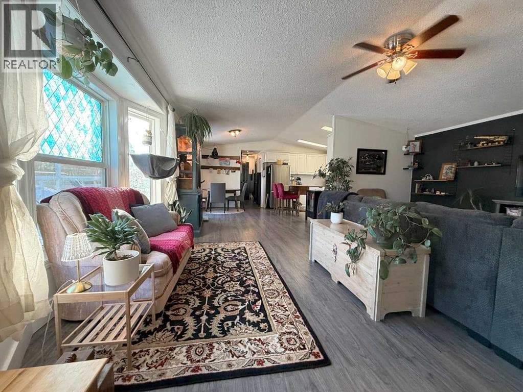 5006 51 Street photo 3