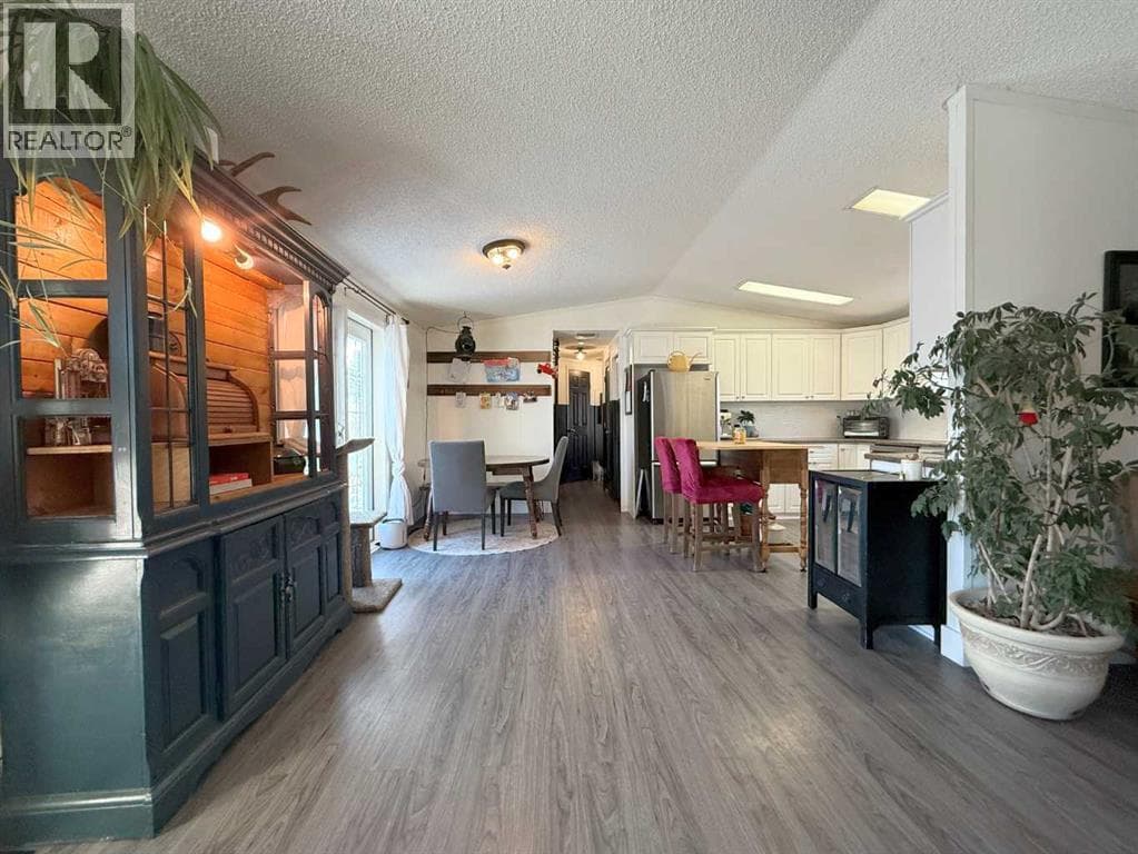 5006 51 Street photo 4