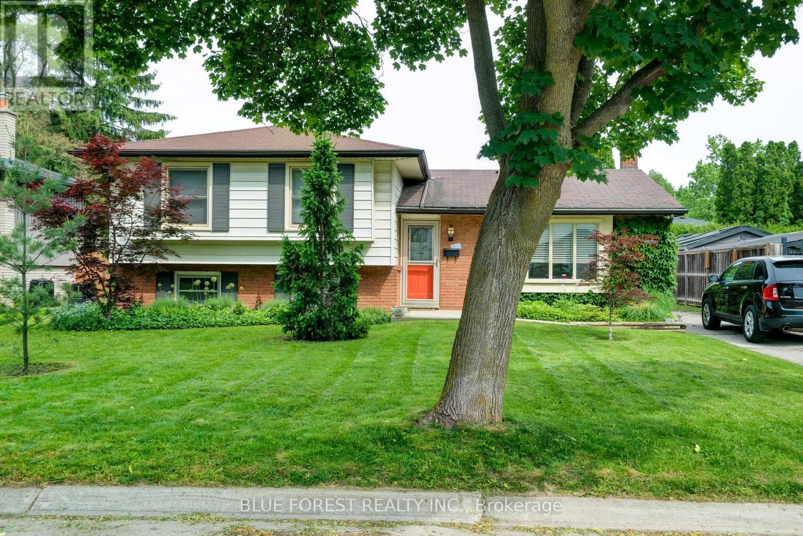 4 bed 2 bath single family at 62 GLENBURNIE CRESCENT — $624,900