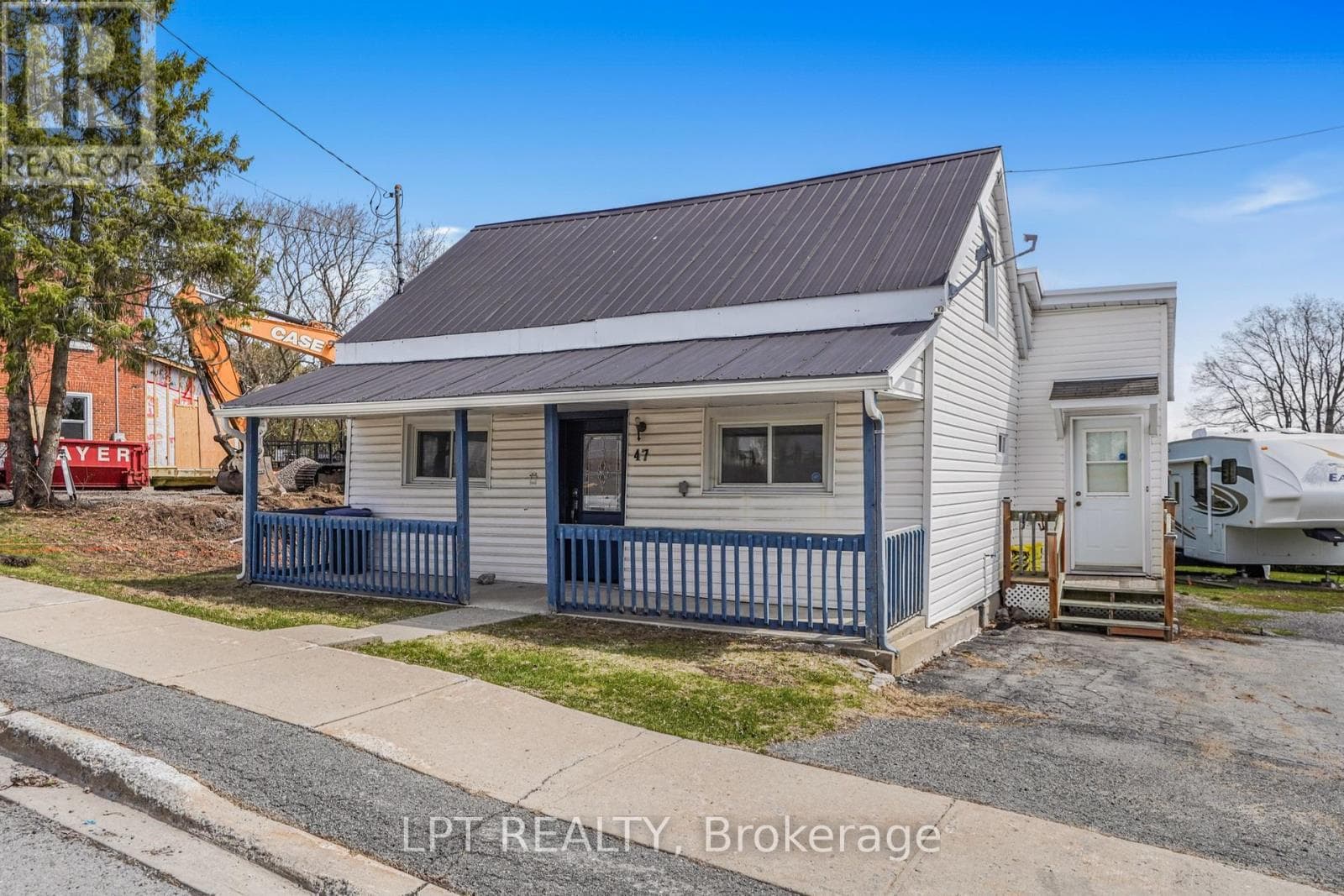 2 bed 1 bath single family at 47 BERTHA STREET E — $240,000