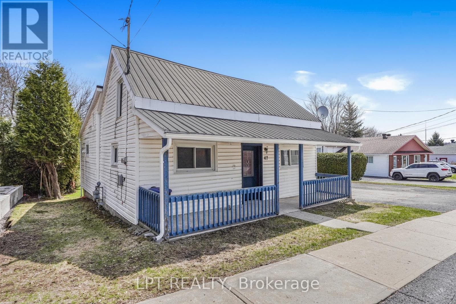 47 BERTHA STREET E photo 2