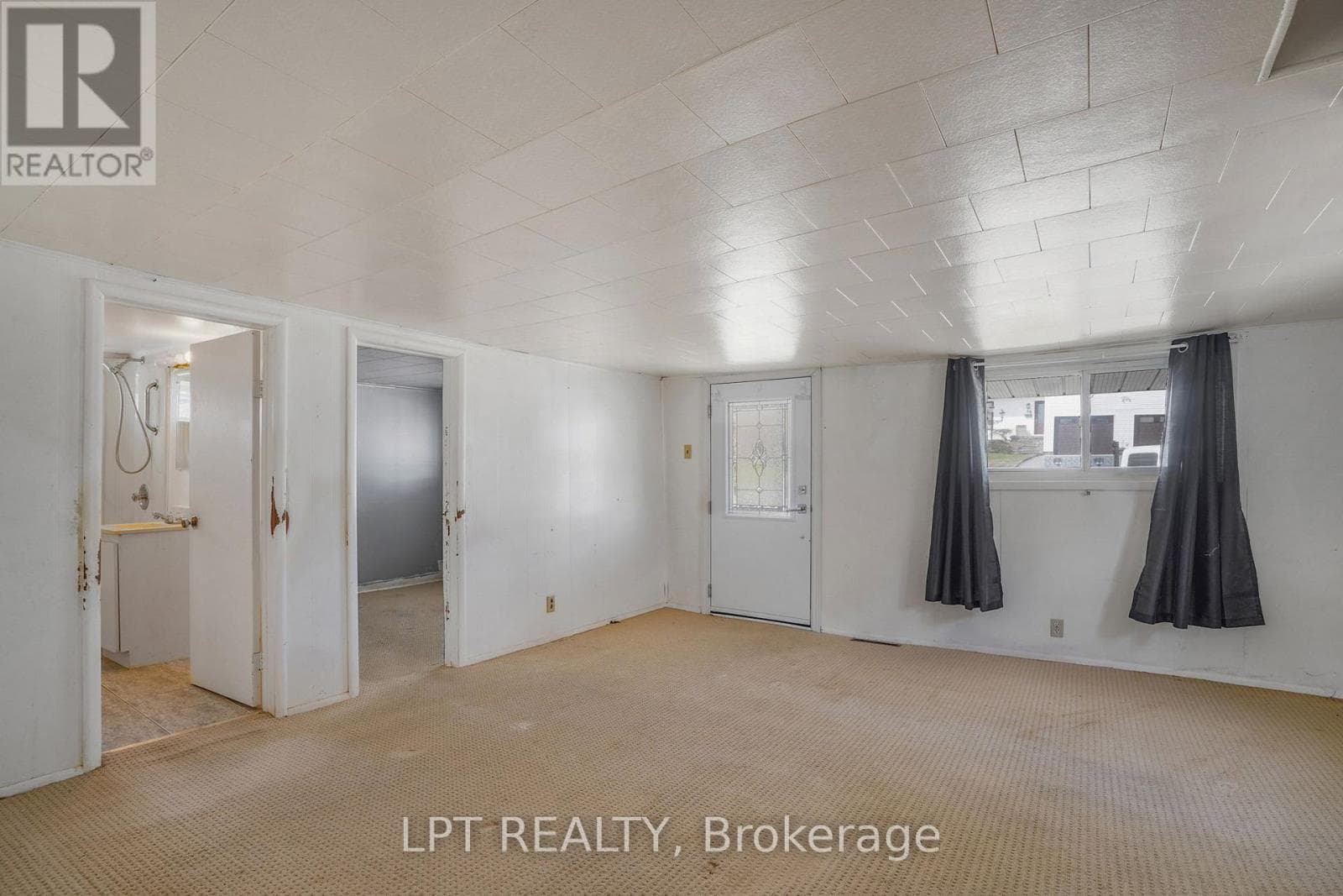 47 BERTHA STREET E photo 4