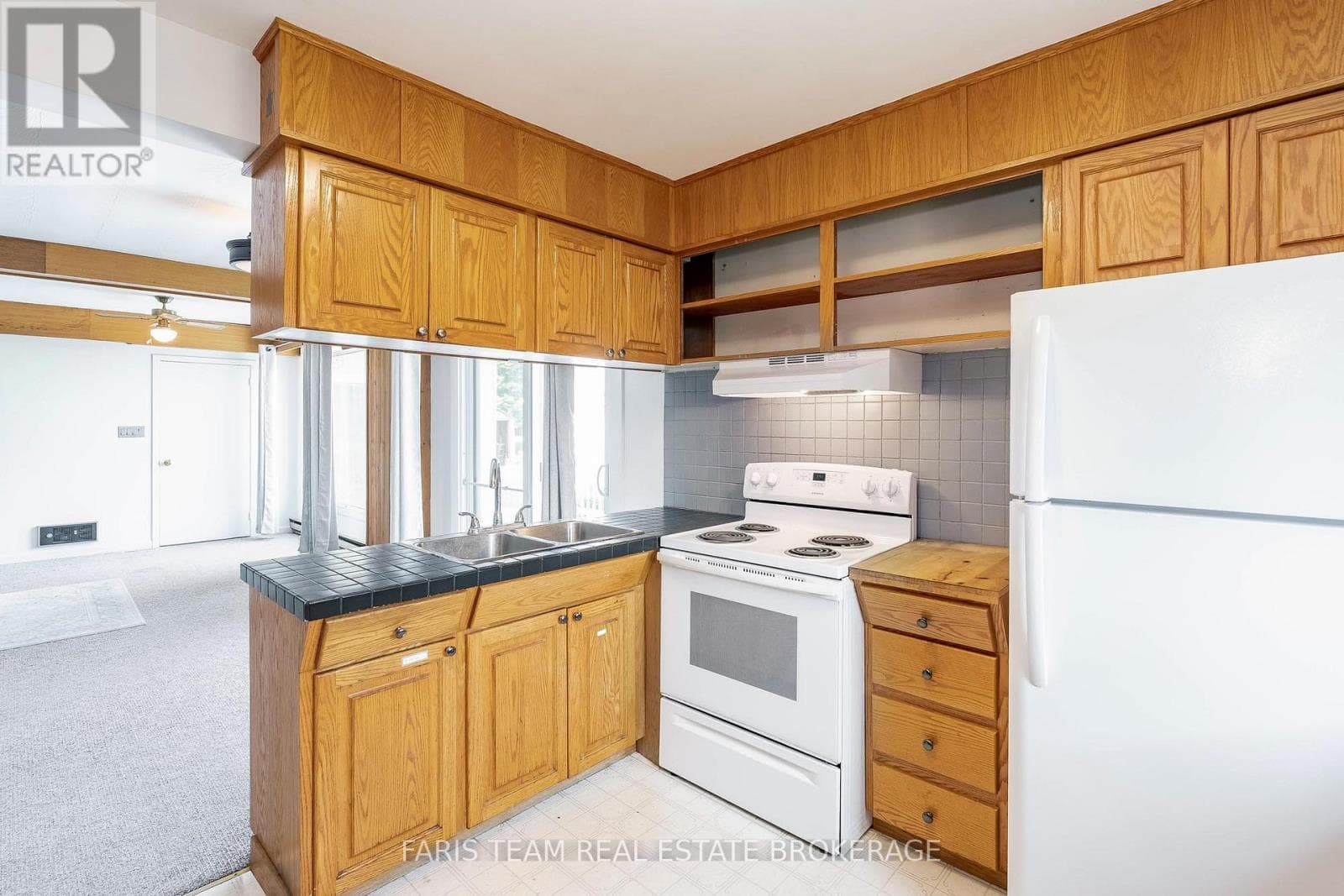 346 LAFONTAINE ROAD W photo 5