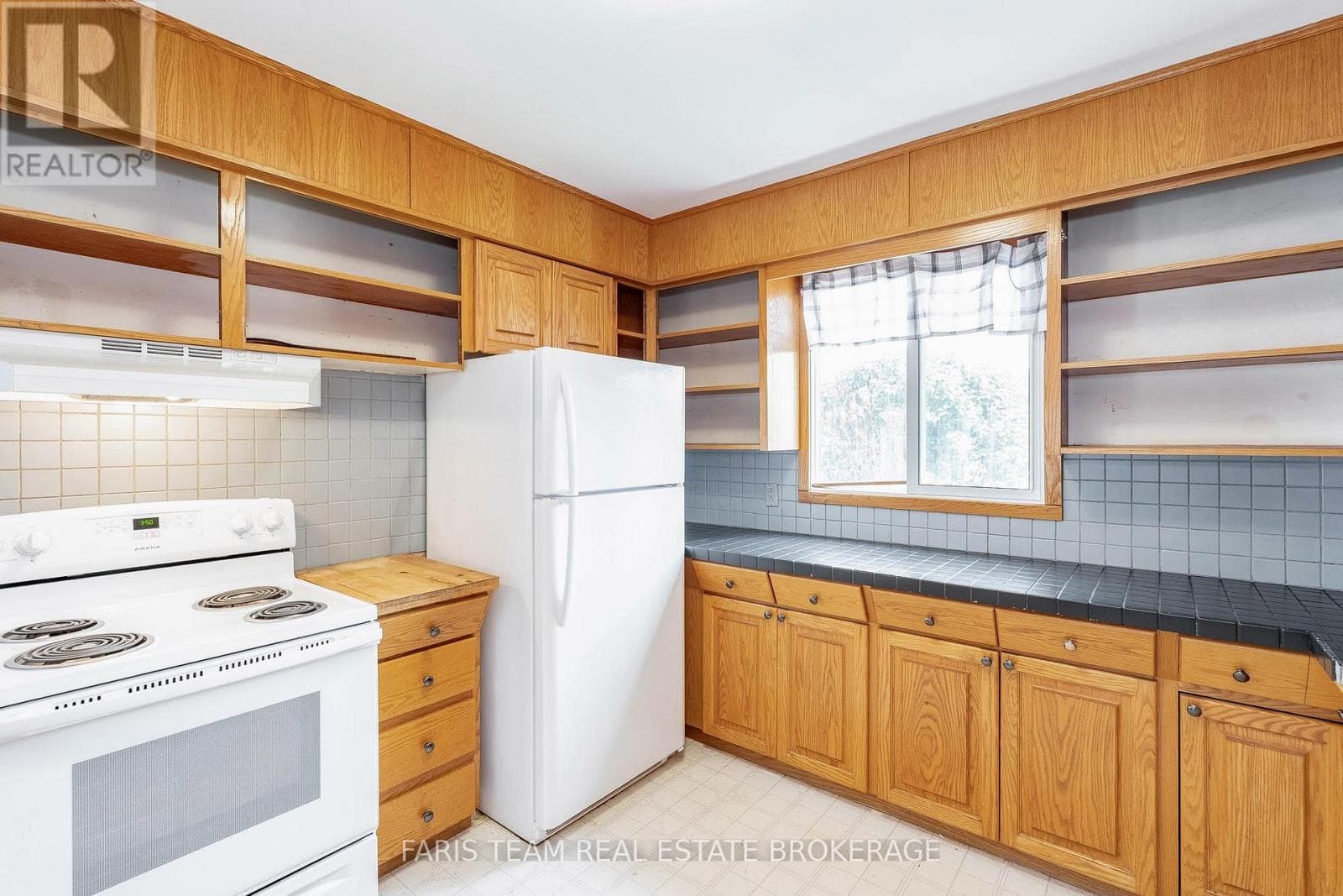 346 LAFONTAINE ROAD W photo 4