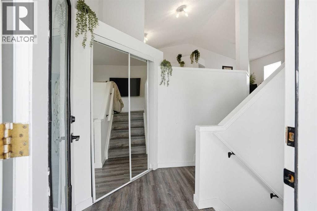 113 Mt Lorette Place SE photo 2