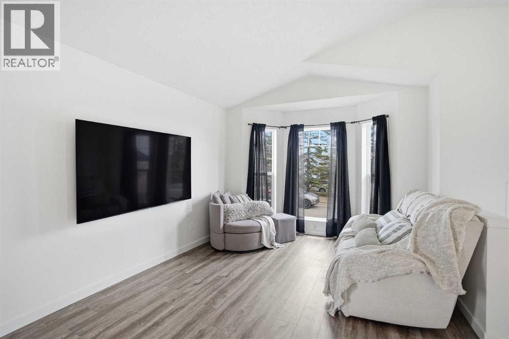 113 Mt Lorette Place SE photo 3