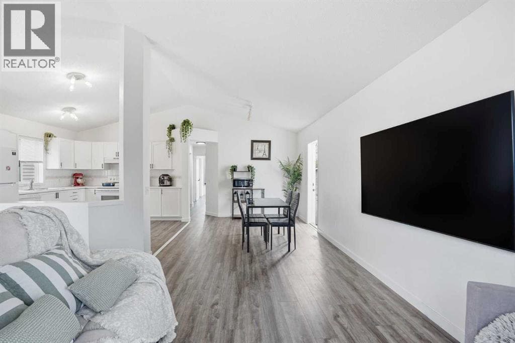 113 Mt Lorette Place SE photo 4