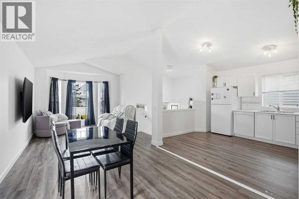 113 Mt Lorette Place SE photo 5