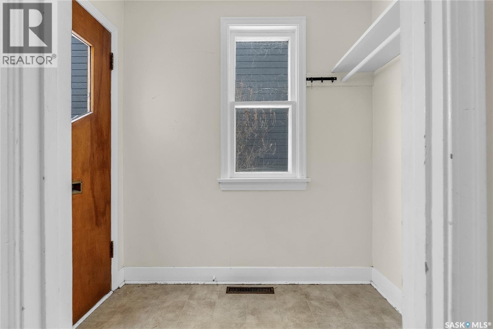1115 9th STREET E — photo 3