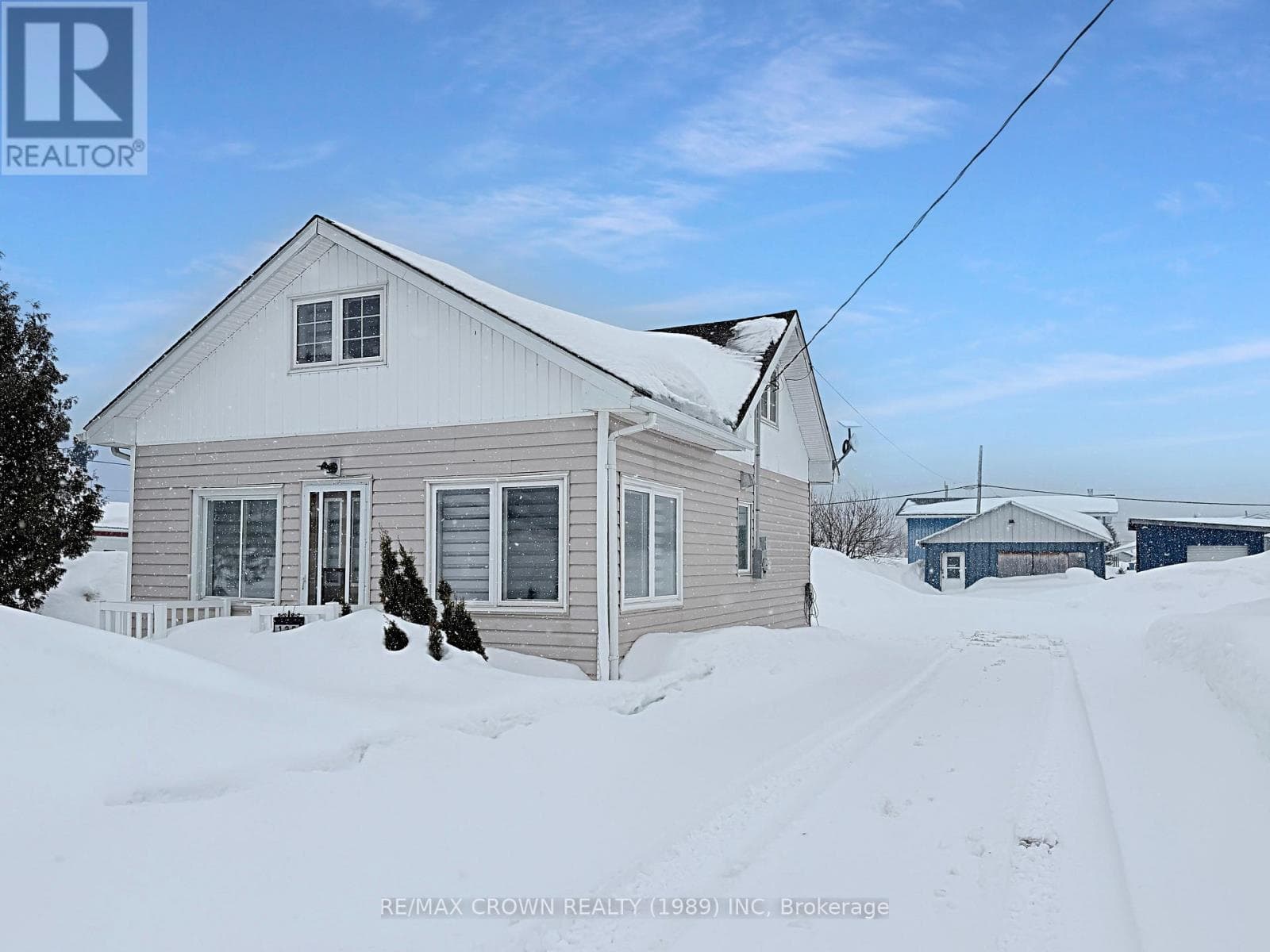 3 bed 1 bath single family at 135 QUEEN STREET — $169,000