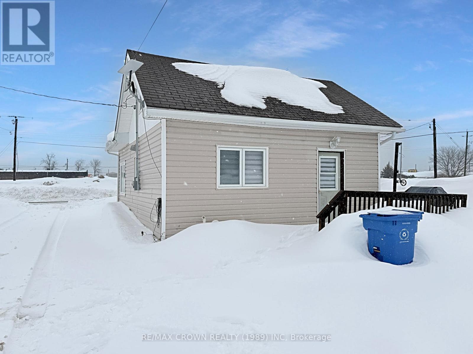 135 QUEEN STREET photo 2