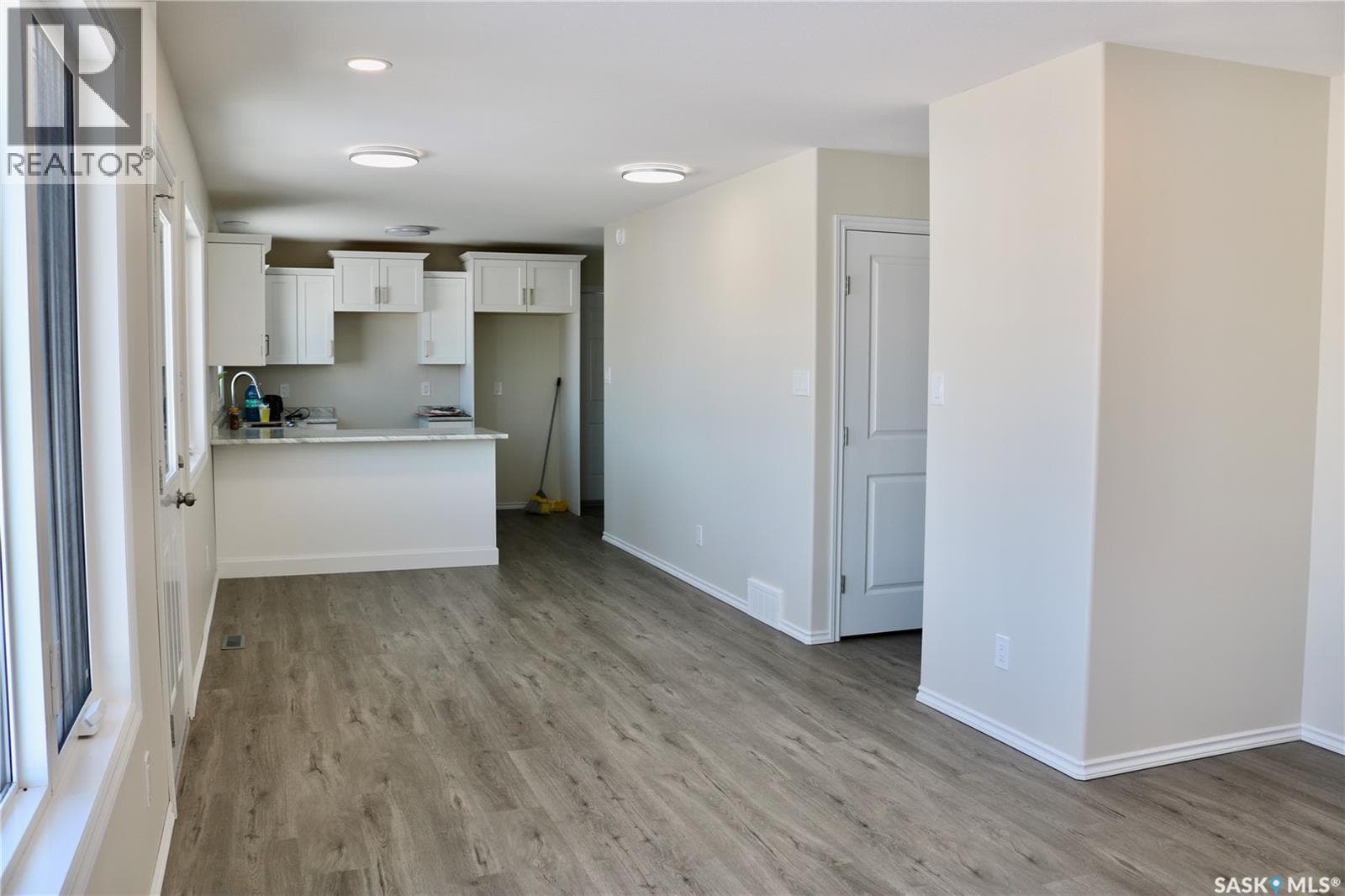 511 1st AVENUE photo 3