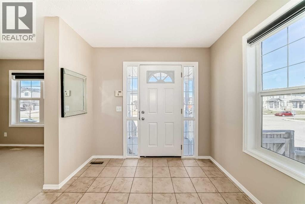 52 TARALAKE Street NE photo 4