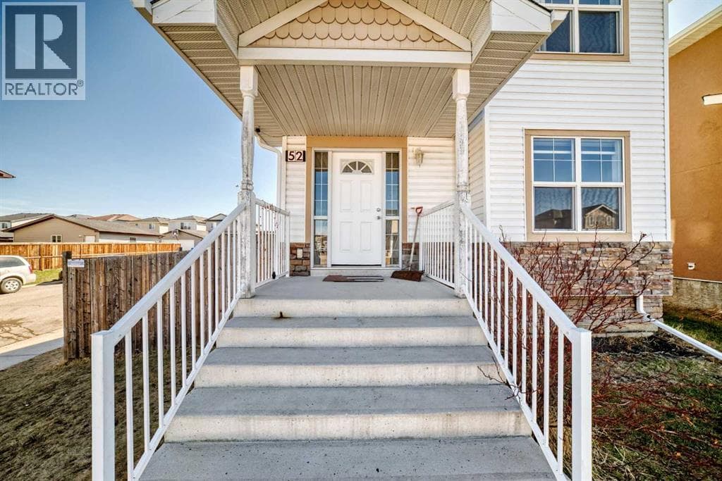 5 bed 4 bath single family at 52 TARALAKE Street NE — $625,000