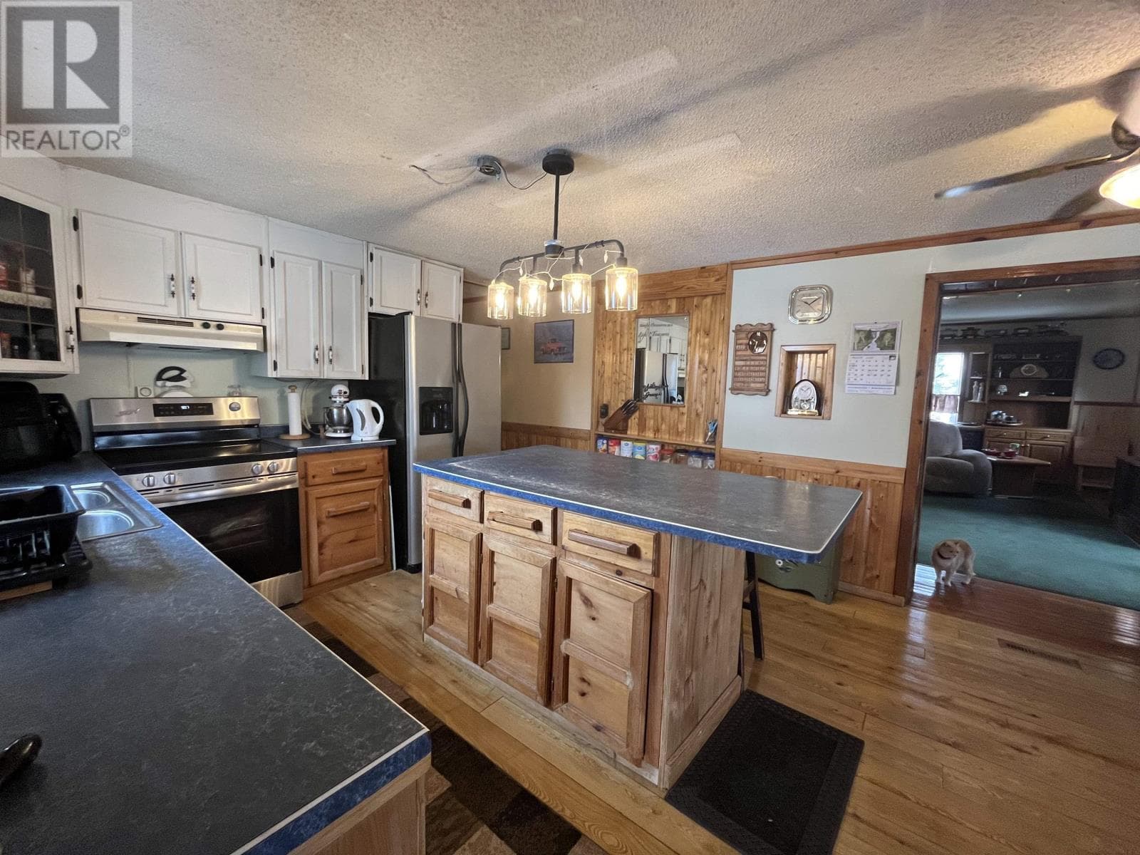 623 Boucherville RD photo 3