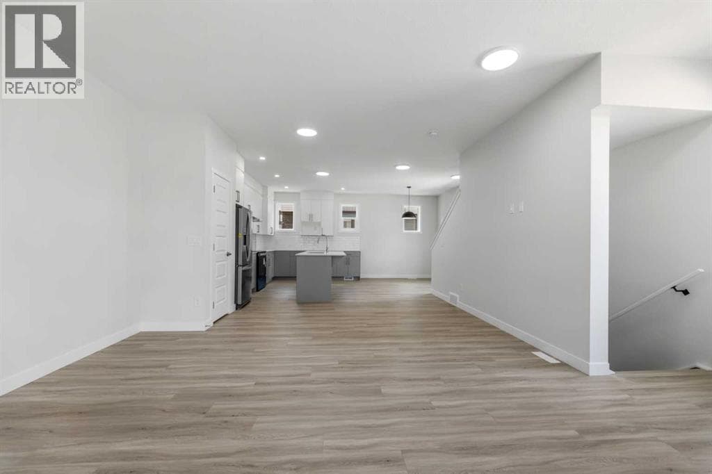 803, 90 Corner Meadows Manor NE — photo 4