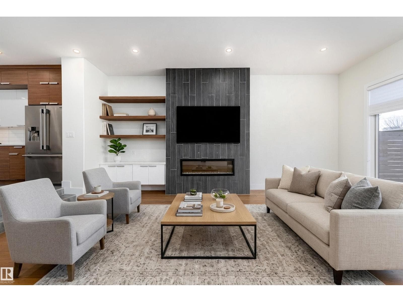 10508 136 ST NW photo 4