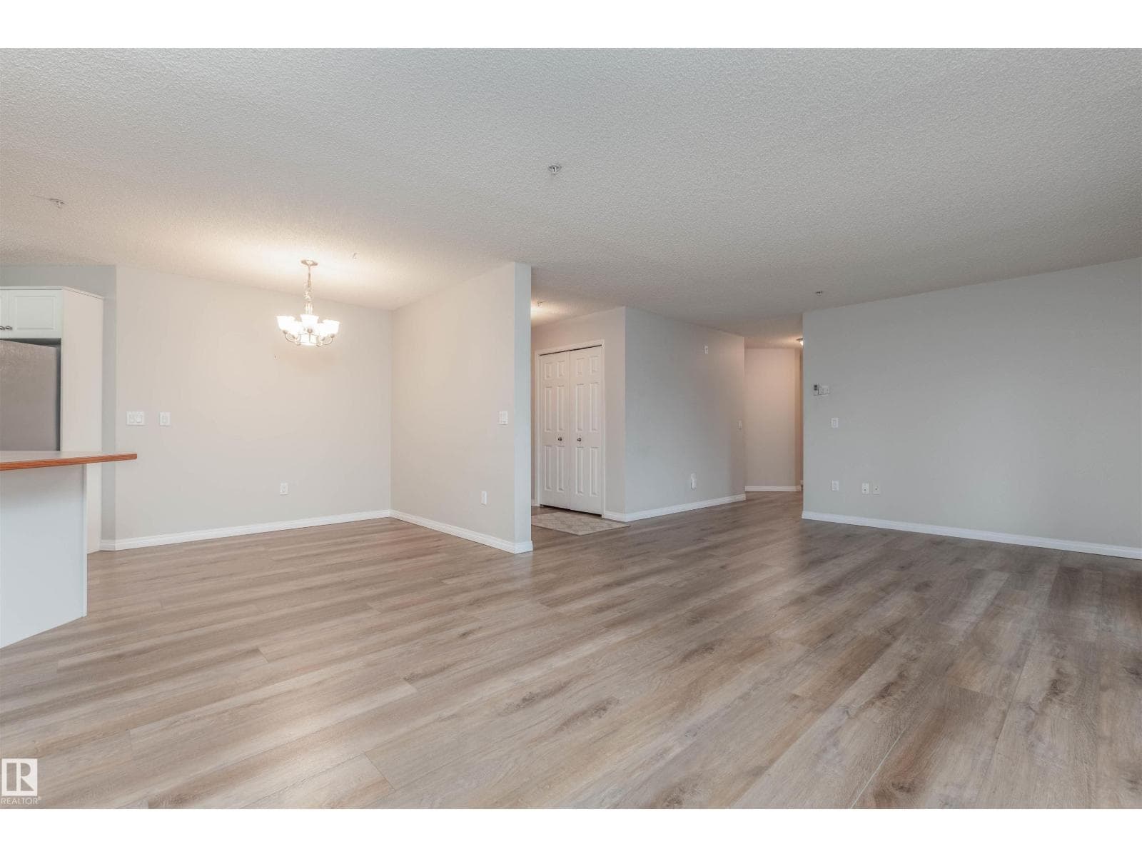 #316 70 CRYSTAL LN photo 5