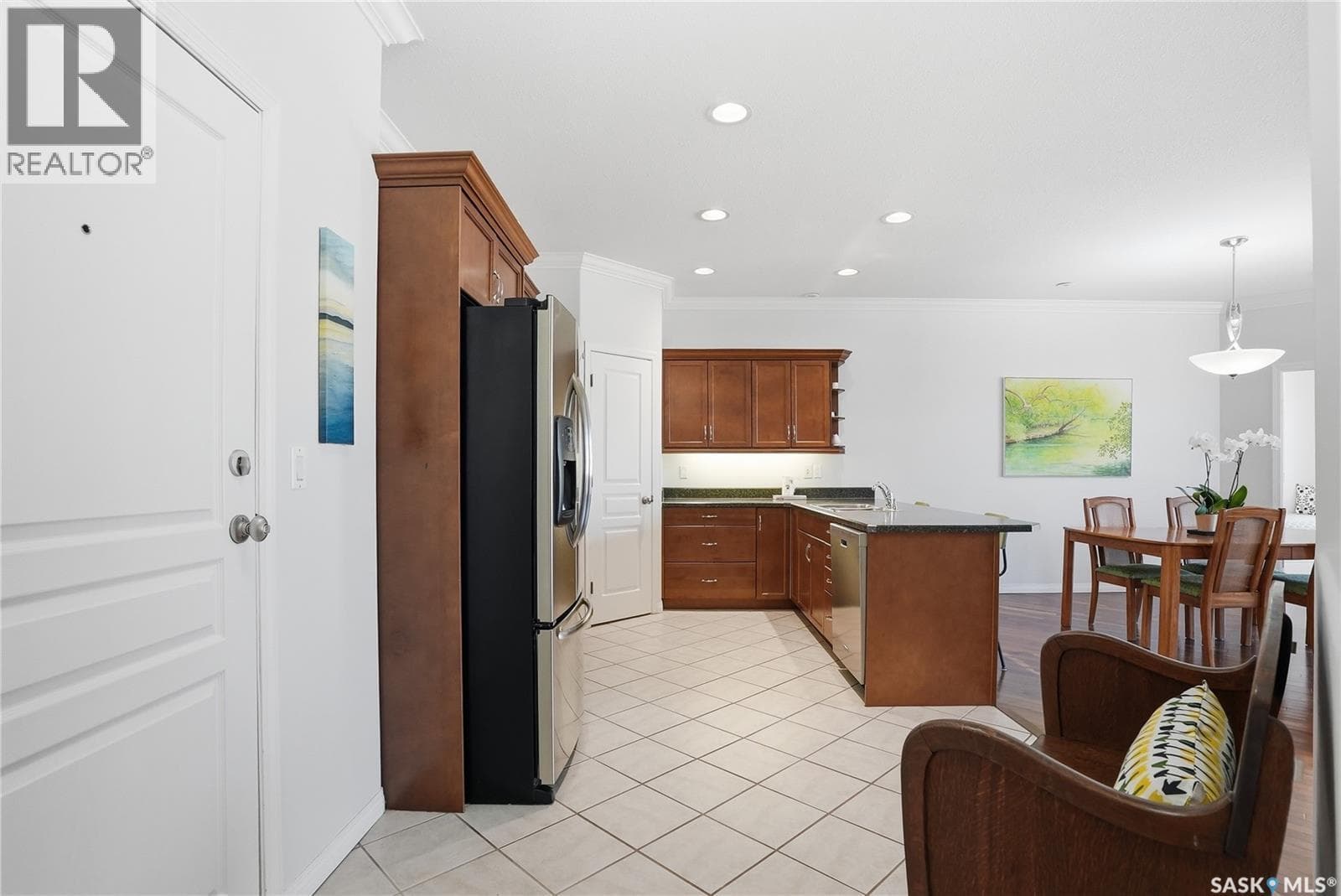 304 218 HEATH AVENUE — photo 4