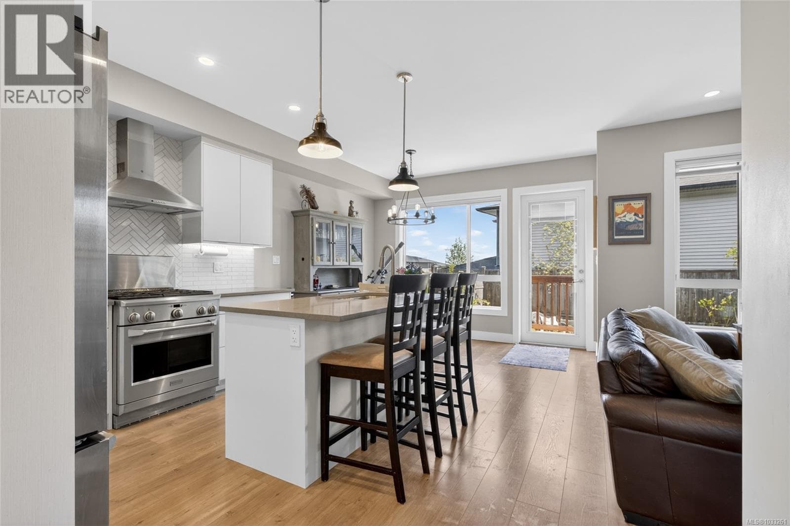 72 2607 Kendal Ave photo 4
