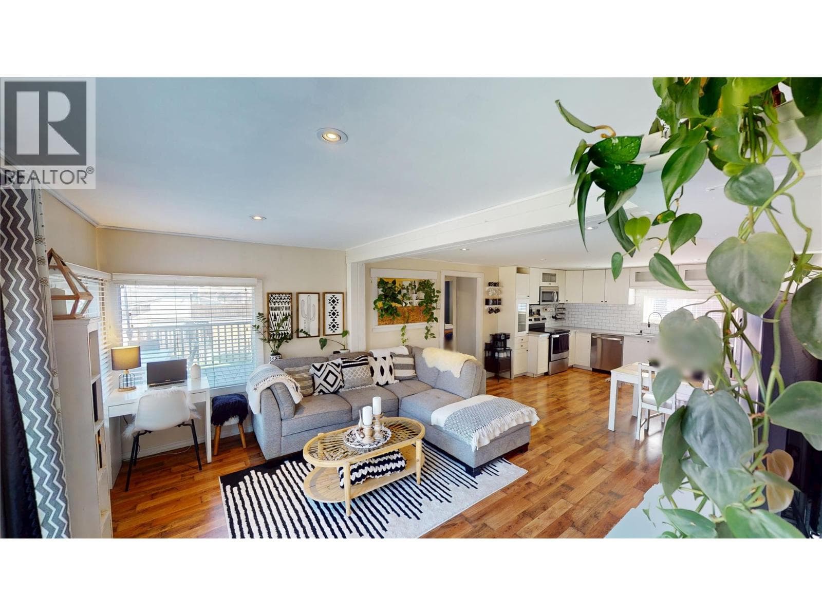 5728 Vermillion Street photo 3