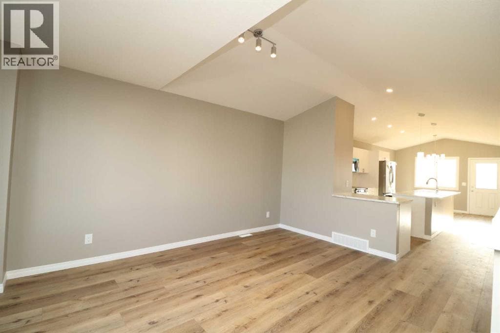 443 Henricks Drive — photo 4
