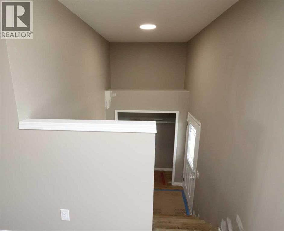 443 Henricks Drive — photo 3
