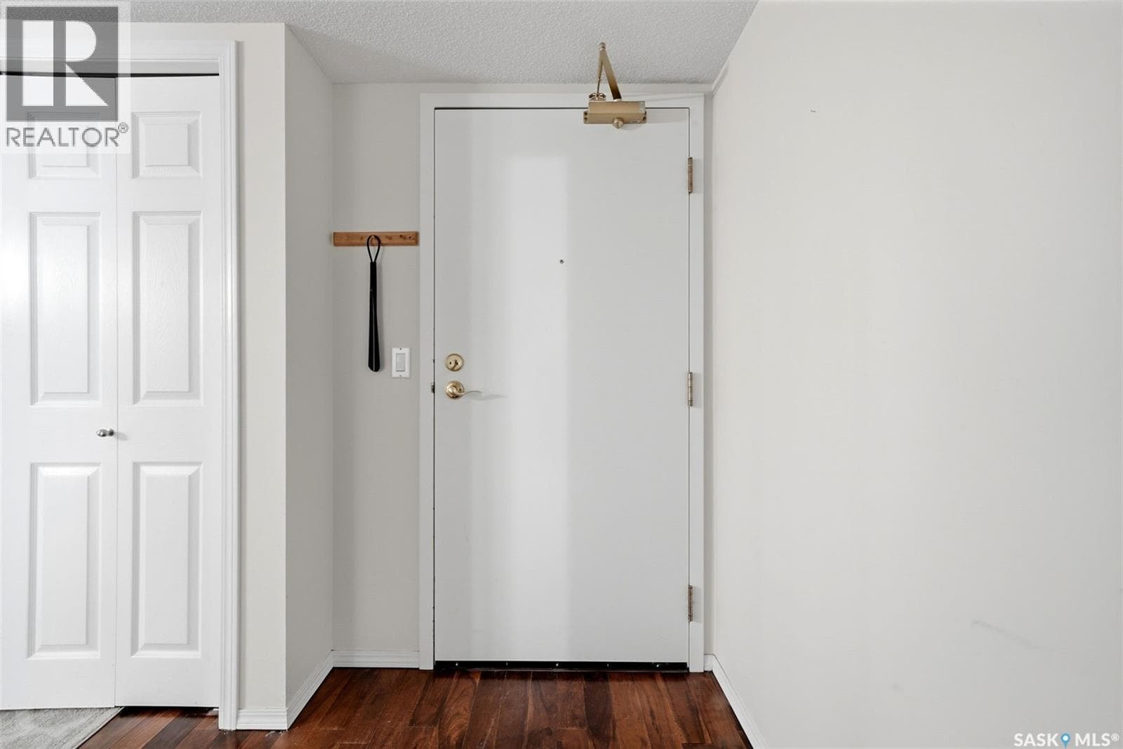 209 2244 Smith STREET photo 5