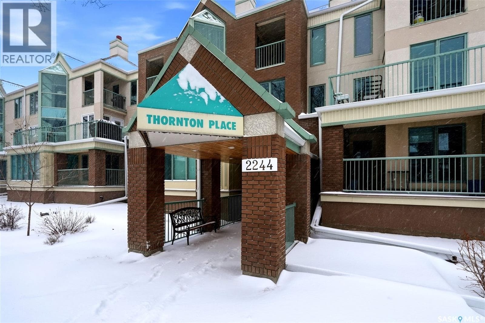 209 2244 Smith STREET photo 2