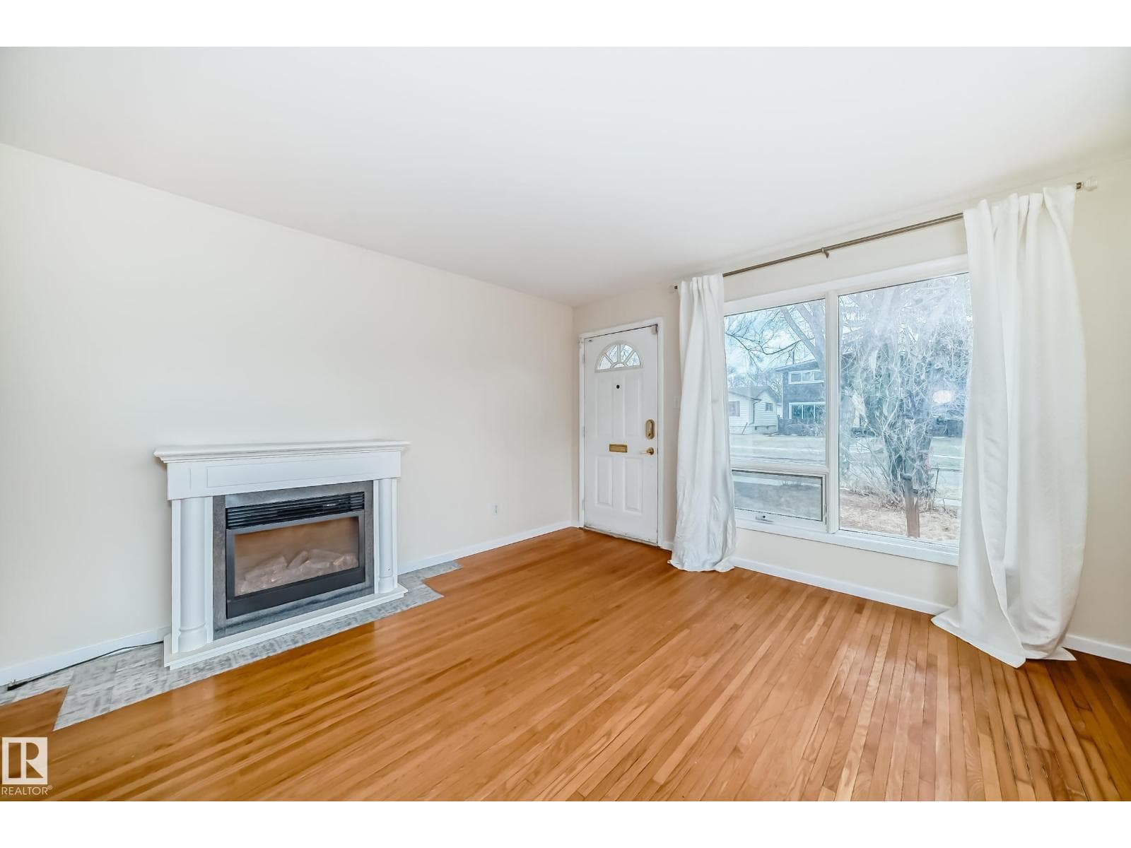5204 112 AV NW photo 3