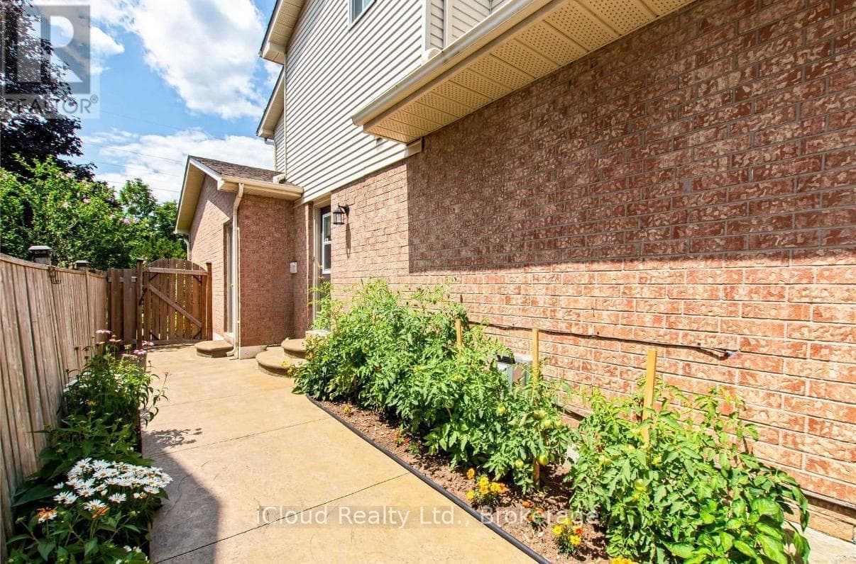 2067 HUNTERS WOOD DRIVE photo 2