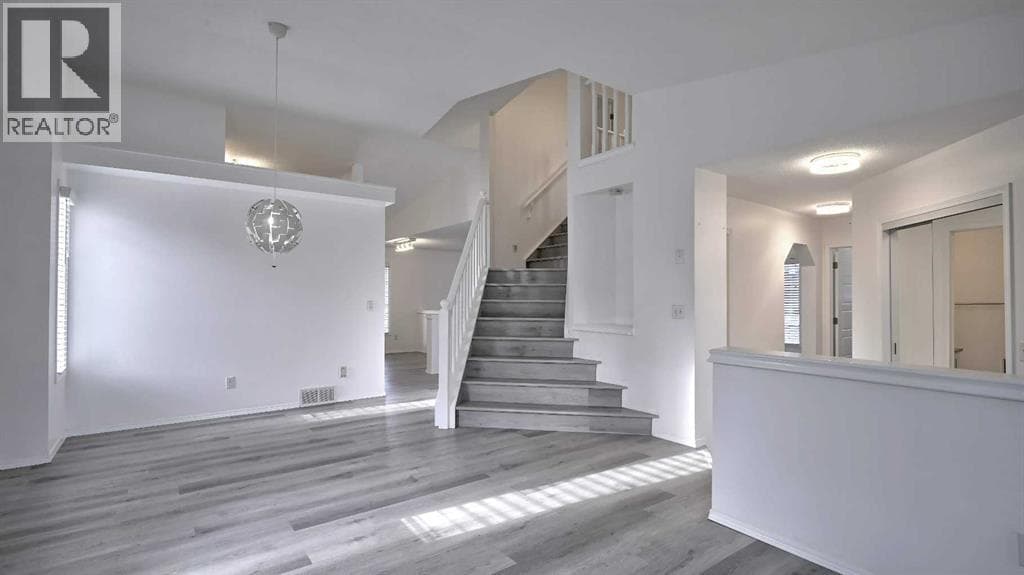 160 Riverstone Crescent SE photo 4