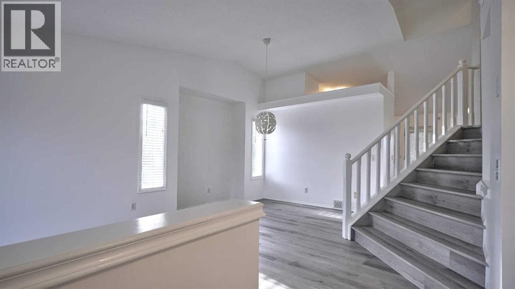 160 Riverstone Crescent SE photo 2